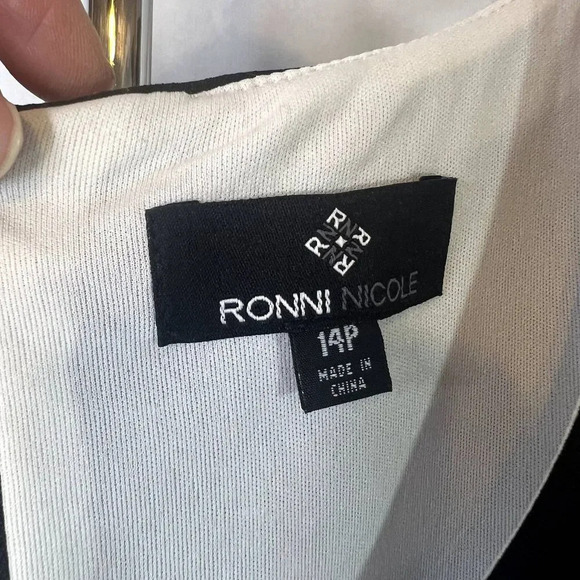 Ronni Nicole Colorblock Shift Dress Navy and Black Size 14P - Picture 8 of 11